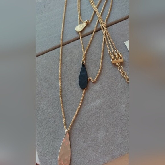 Lucky Layer Necklace - 3 layers - Picture 6 of 10